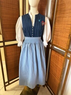 Classic German dirndl dress made of a high-quality fabric, blouse, apron, pins
